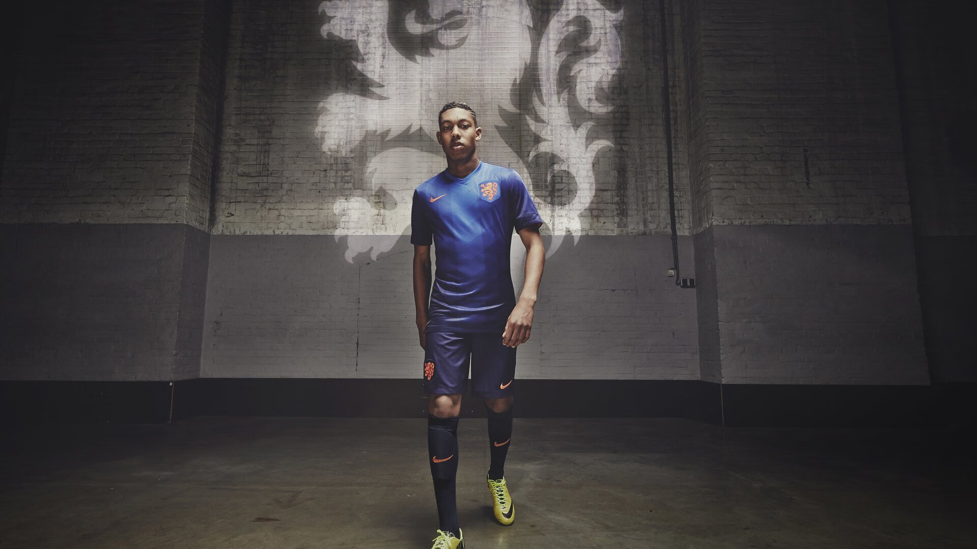 星空·体育app下载-中超球队使用战术投影设备实时调整训练节奏，足球投影